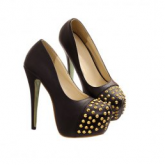 Sapato preto,com tachinhas